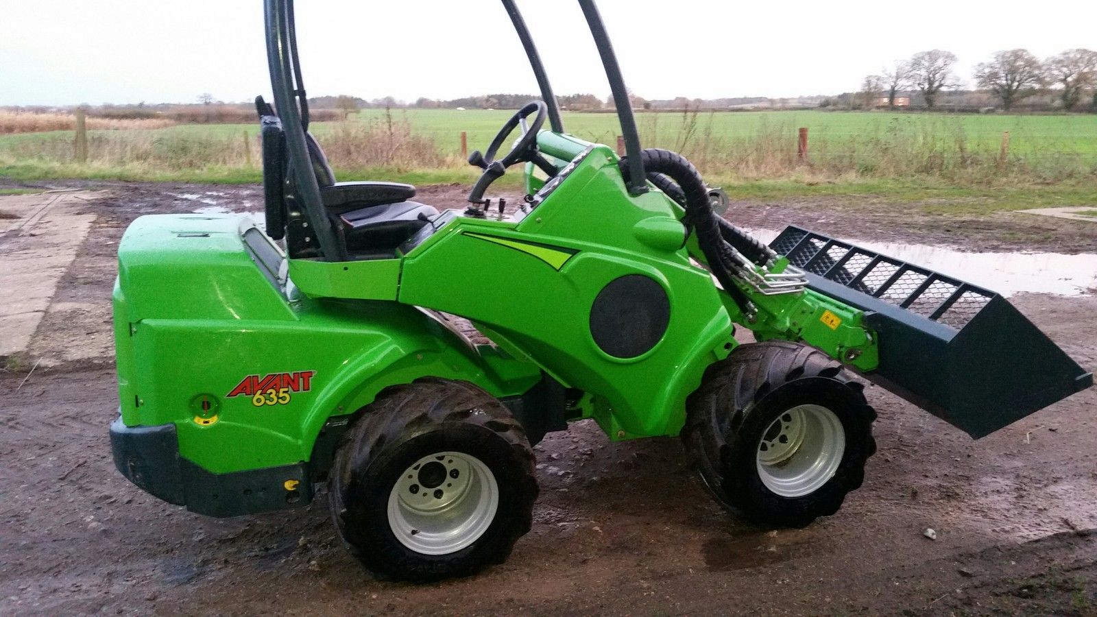 Avant 635 Compact Loader