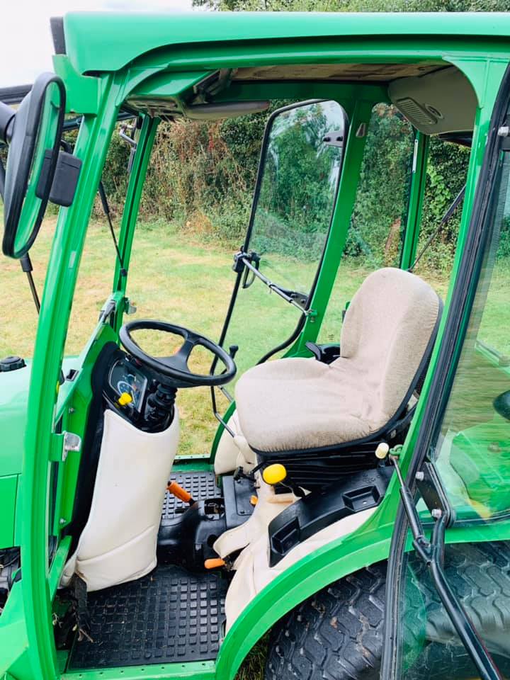 2005 John Deere 2520 HST Compact Tractor